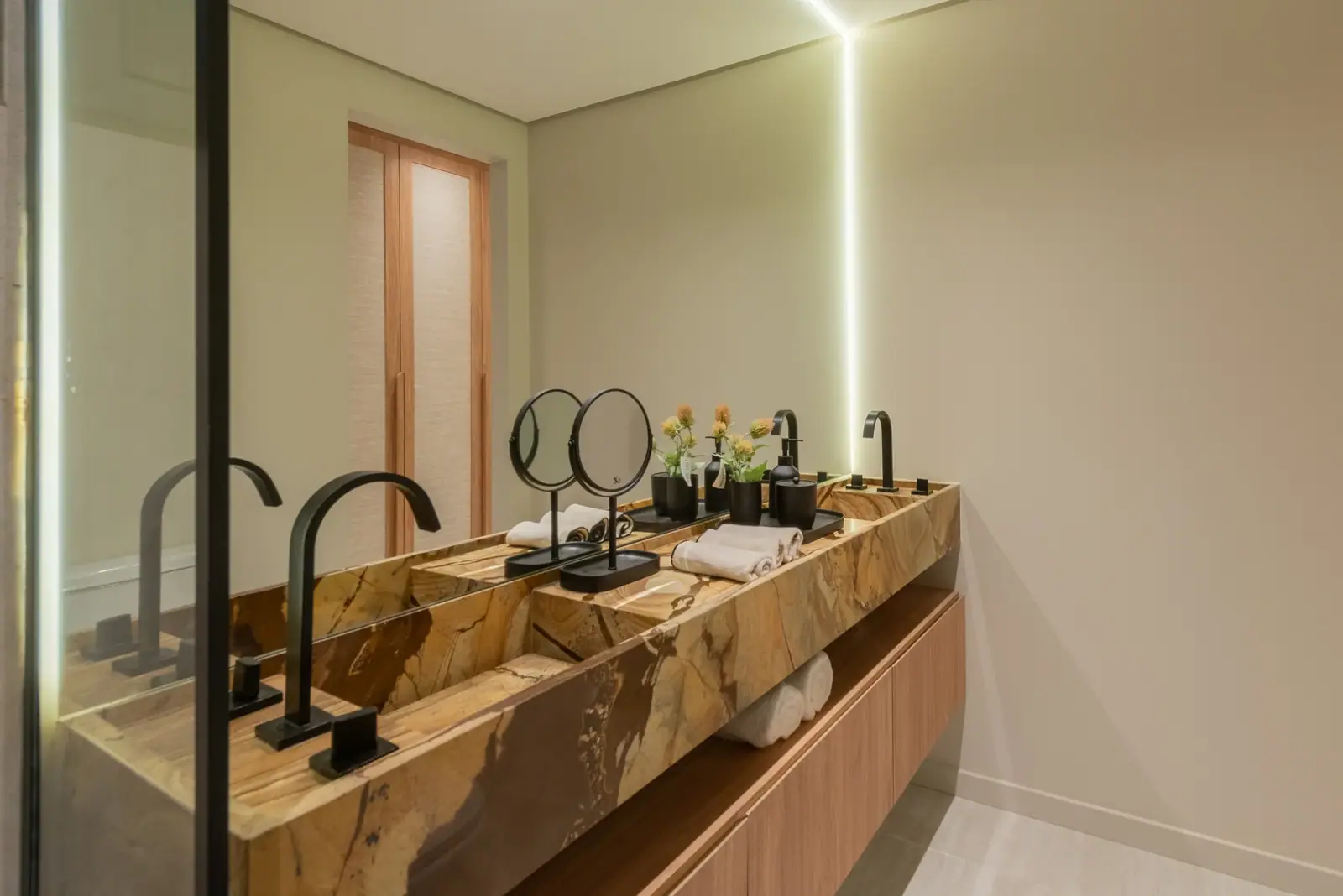Banheiro da suíte principal - 131m² · Foto do decorado