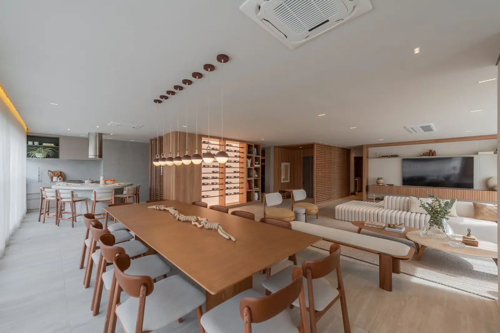 Terraço com churrasqueira a carvão e infraestrutura para churrasqueira a gás do apartamento de 3 suítes de 268m² · Foto do decorado