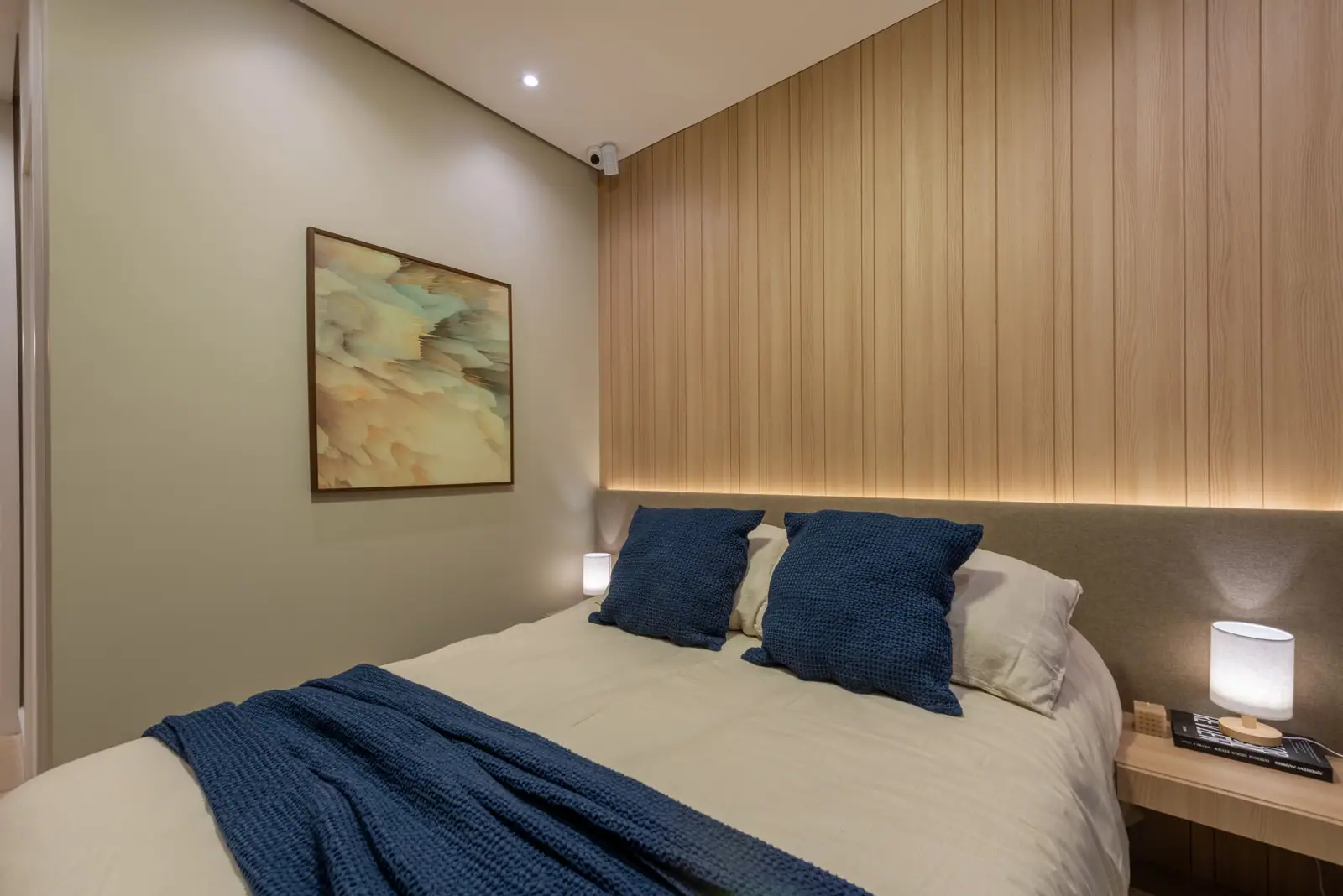 Suíte 1 do apto. de 2 suítes - Opção ampliada - 100m² · Foto do decorado