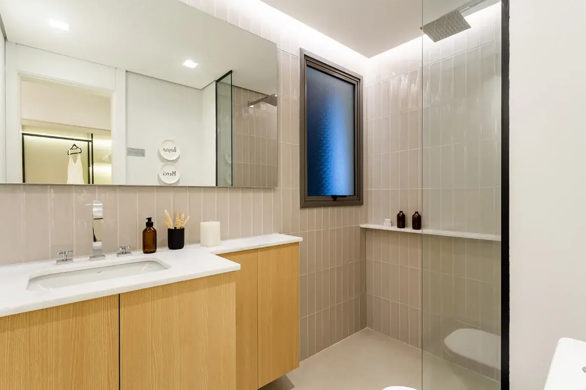 Banheiro da suíte - 98m² - Torre 2 - Finais 1, 4, 5 e 8 · Foto do decorado