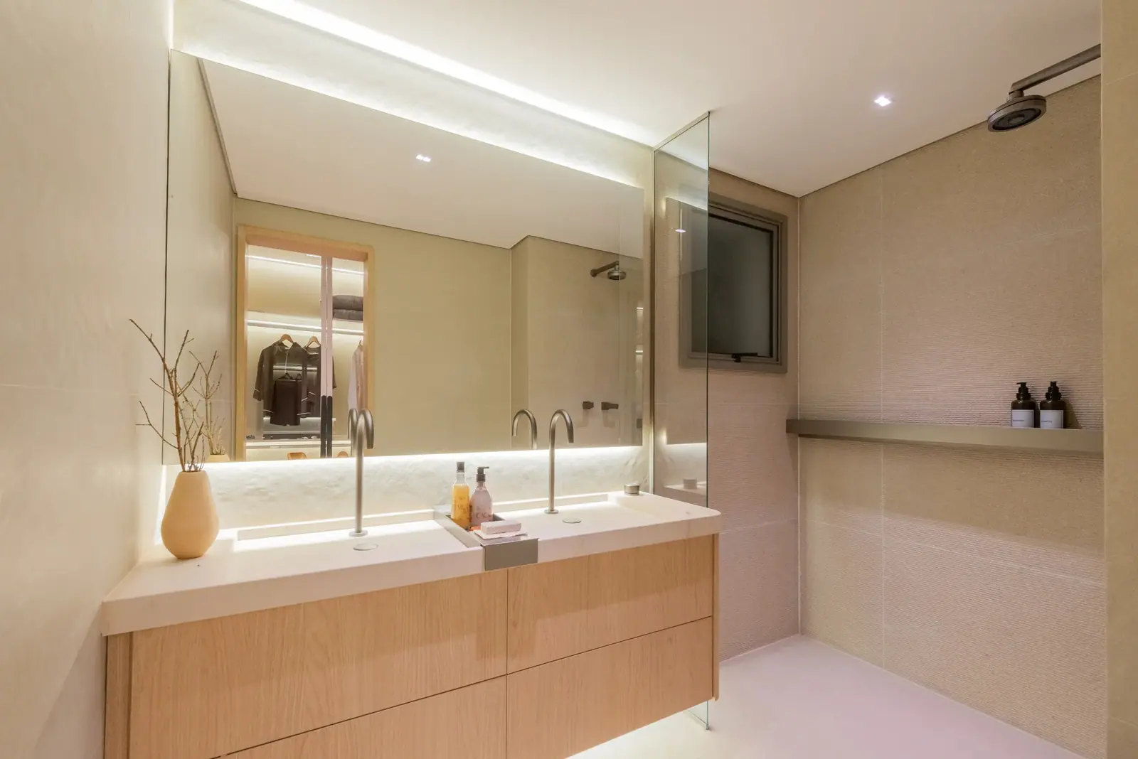 Banheiro da suíte principal - apto de 120m² · Foto do decorado