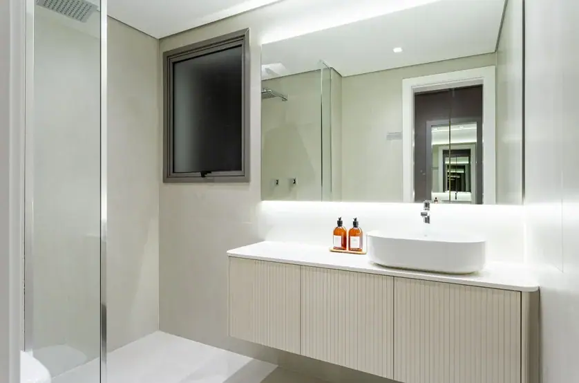 Banheiro da suíte 1 do apto. de 118m² · Foto do decorado